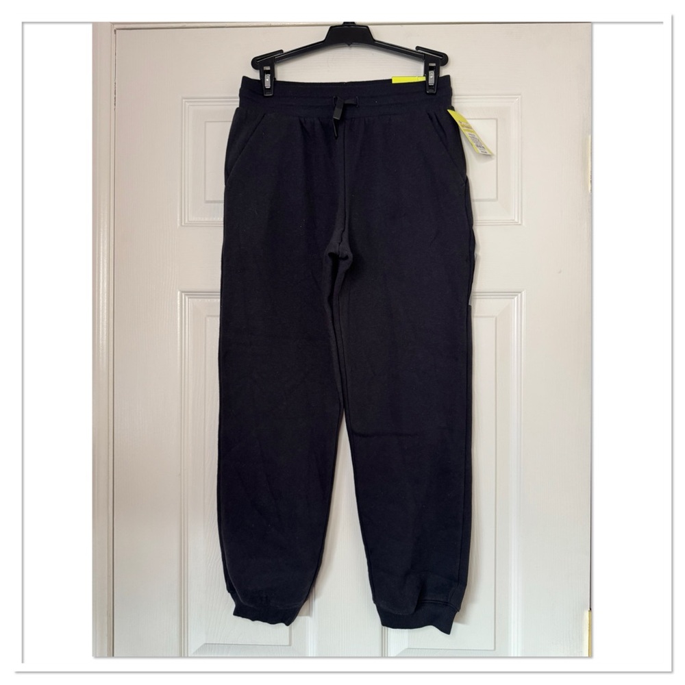 Girl’s Fleece Jogger Pants all in motion - Picture 2 of 4